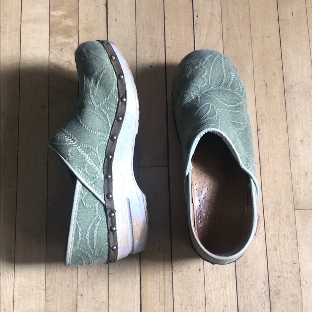 Green cloth Dansko clogs size 39